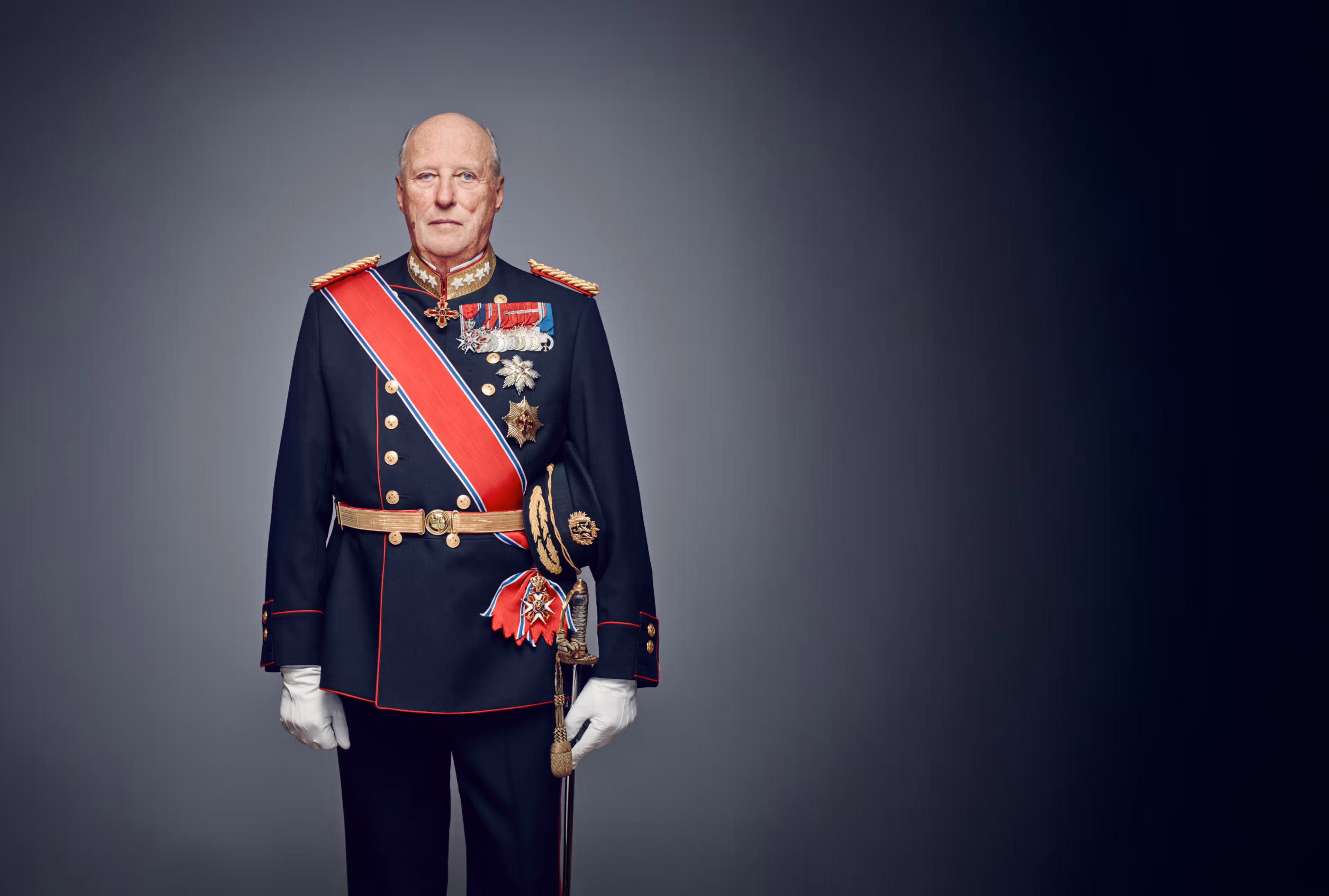 H.M. Kong Harald V i gallauniform